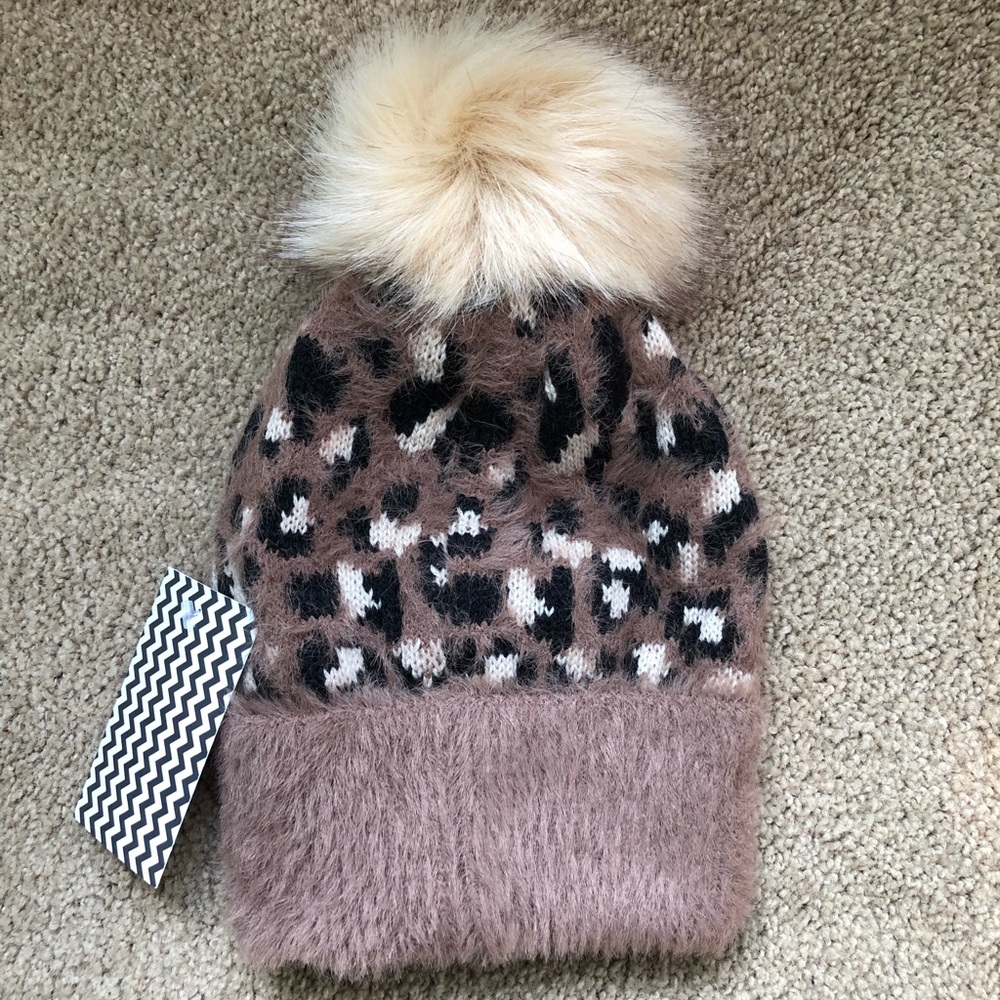 NWT Leopard Pom Pom hat